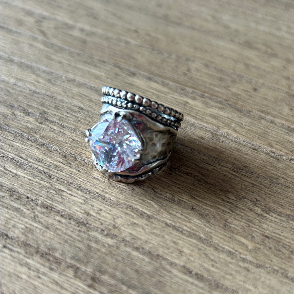 Elegant Sterling Silver Ring with Crystal Accent